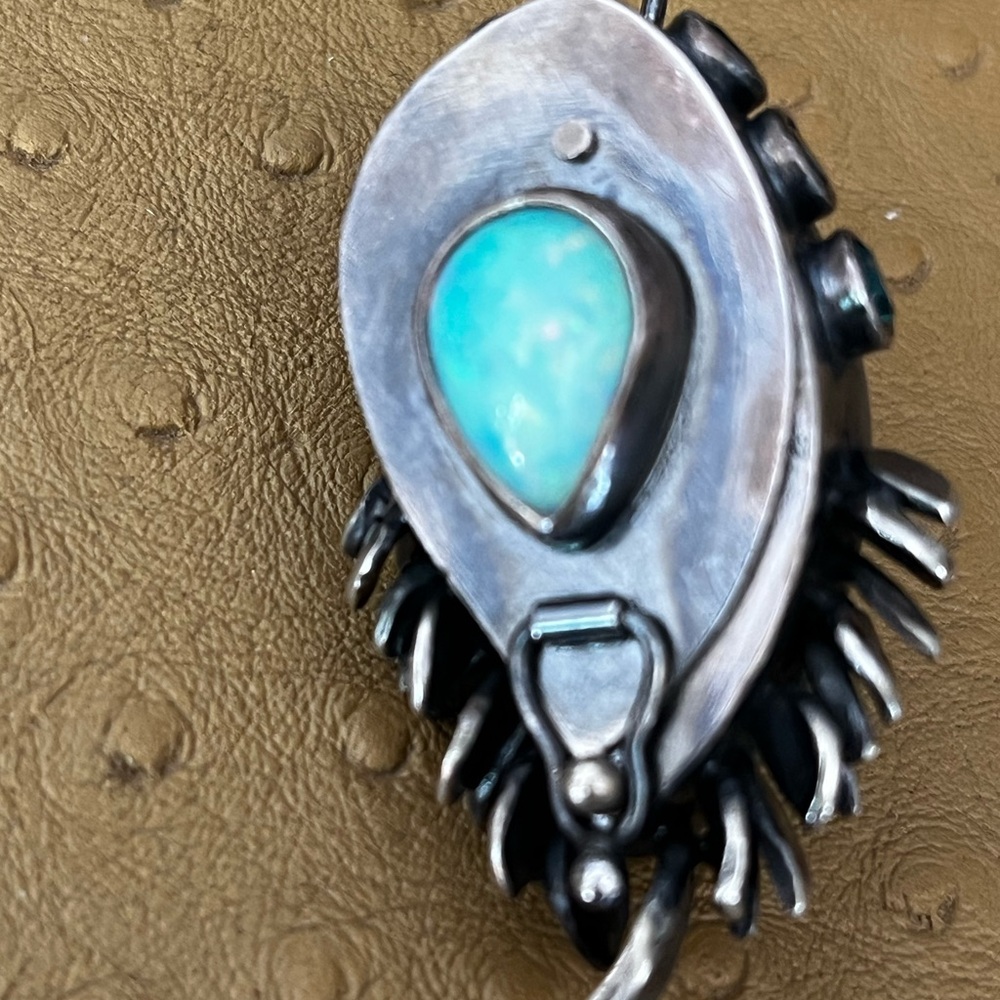 Handcrafted one of a kind Silver and Opal chrysoprase treasure box pendant - Picture 6 of 9
